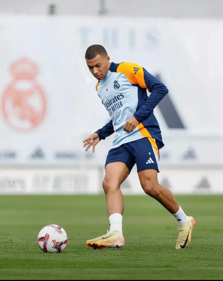 开云体育娱乐 -集结日皇家马德里备战意甲，队长鼓劲细节曝光，压力陡增，高层口径保持一致(武磊正式加入西甲豪门皇家马德里)