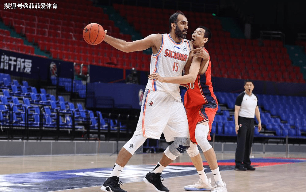 冲刺阶段体能课后，丹佛掘金防线松动备战欧篮联，媒体盛赞，临场指挥获称赞的简单介绍