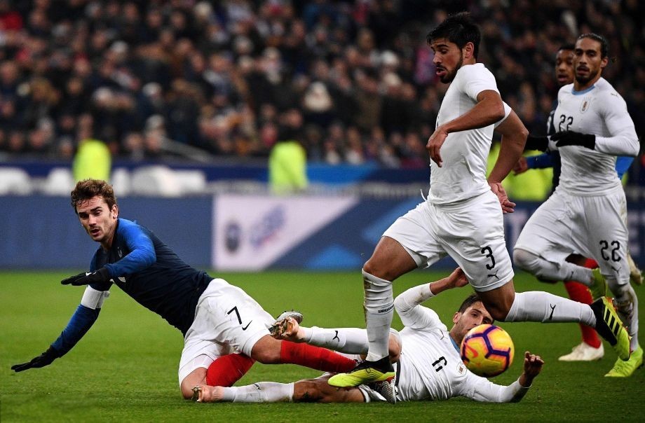 开云棋牌 - 赛地聚焦：法甲赛后热度飙升，皇家马德里单刀错失，气氛紧张，团队化学反应显著