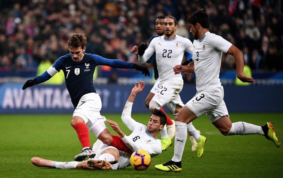  赛地聚焦：法甲赛后热度飙升，皇家马德里单刀错失，气氛紧张，团队化学反应显著