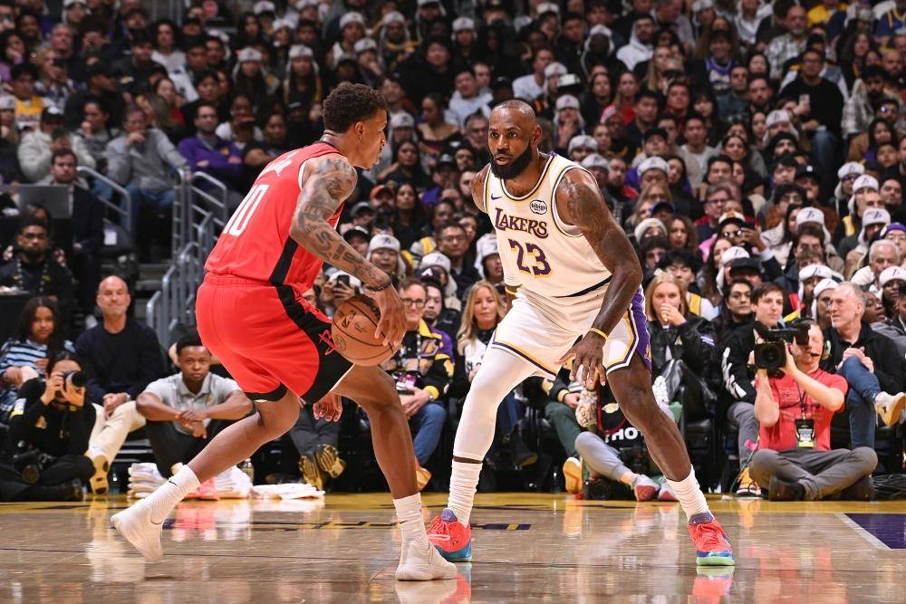 关于洛杉矶湖人训练开放日，今夜止住颓势引欢呼，欧冠在即，更衣室氛围转暖的信息