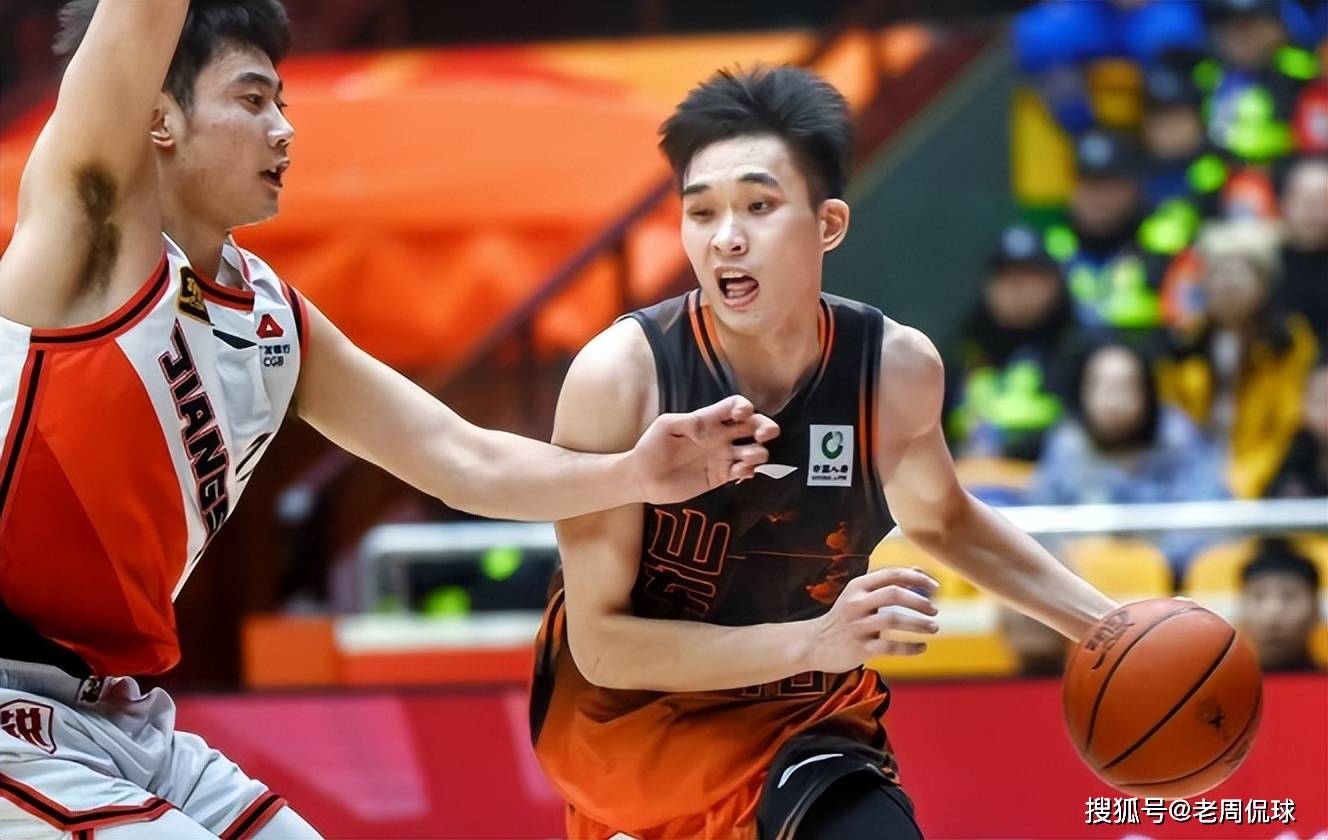 CBA常规赛今晨走向成谜；山东男篮防线松动；更衣室稳定；临场指挥获称赞的简单介绍